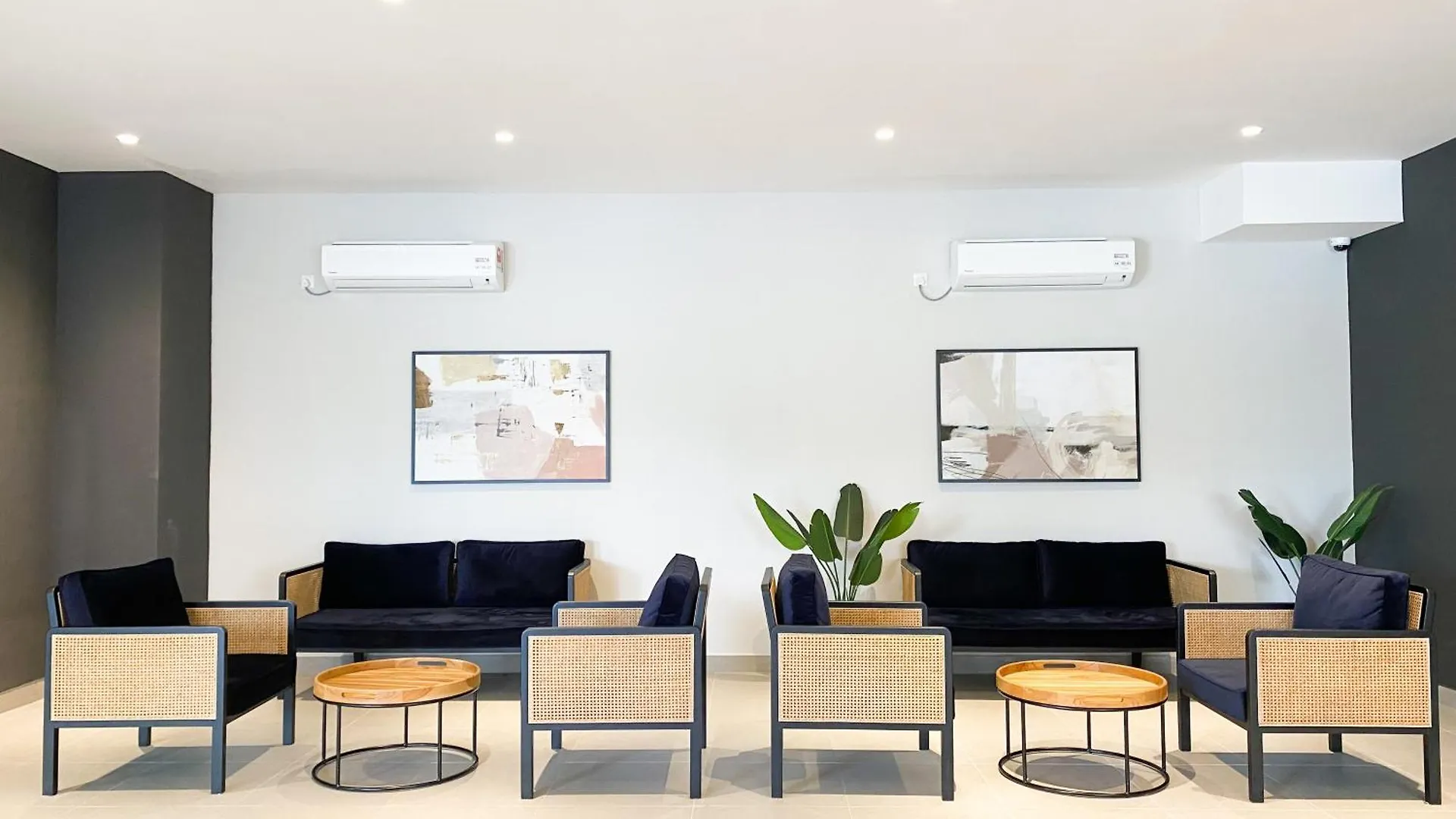 Veranda-2Br,4Pax I 5Mins To Ciq And Ksl I Fast-Wifi Johor Bahru Apartment