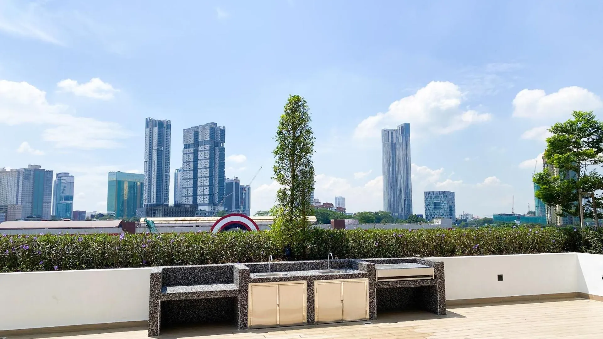 Veranda-2Br,4Pax I 5Mins To Ciq And Ksl I Fast-Wifi Johor Bahru Apartment