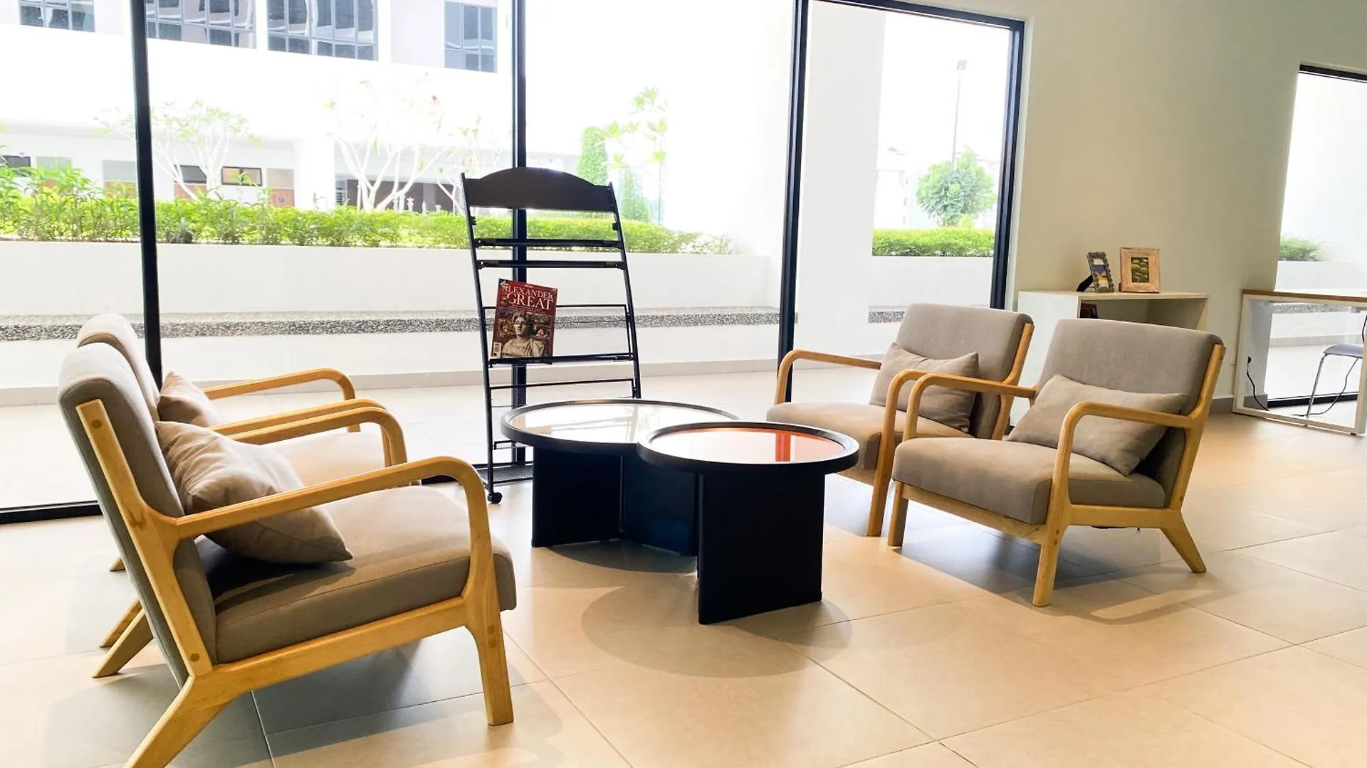 Veranda-2Br,4Pax I 5Mins To Ciq And Ksl I Fast-Wifi Johor Bahru