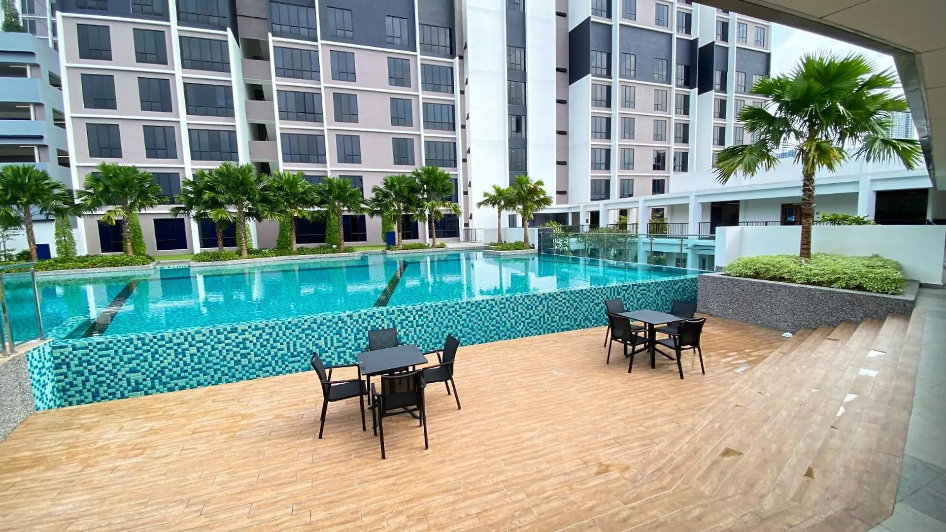 Veranda-2Br,4Pax I 5Mins To Ciq And Ksl I Fast-Wifi Johor Bahru